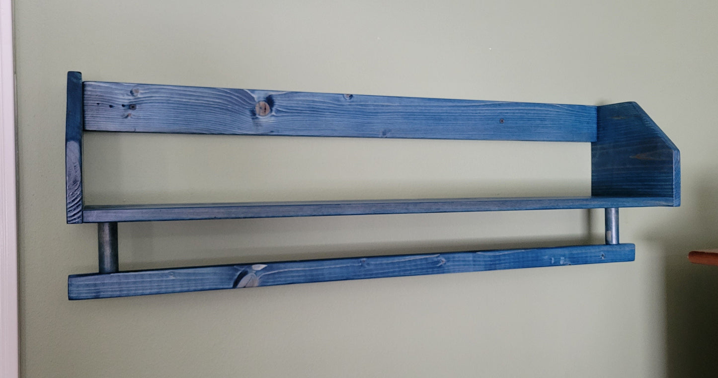 Quilt or Blanket Holder with Shelf For Wall