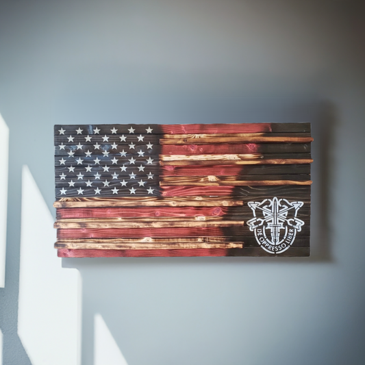 "DE OPPRESSO LIBER" Wooden American Coin Holder Flag